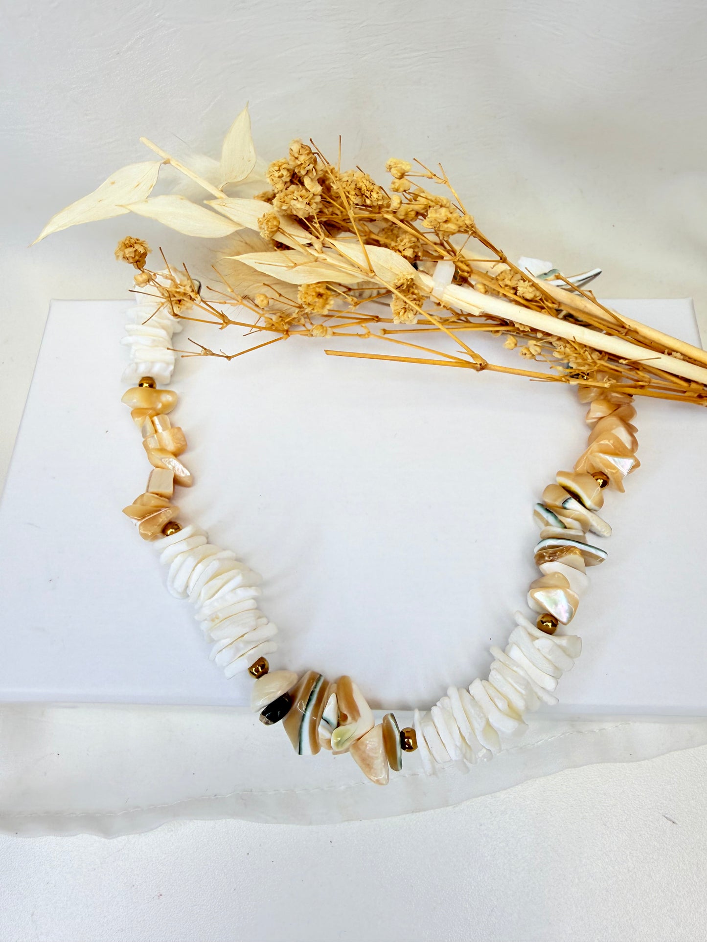 Collier WHITE
